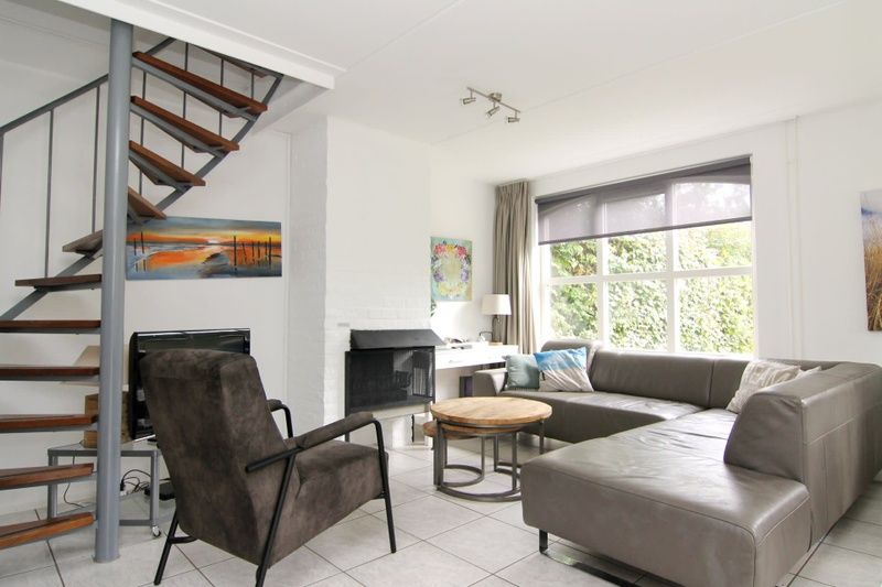 Gezellige woonkamer van Vakantiehuis D 533 in De Cocksdorp, Texel met moderne inrichting en ruime zithoek.