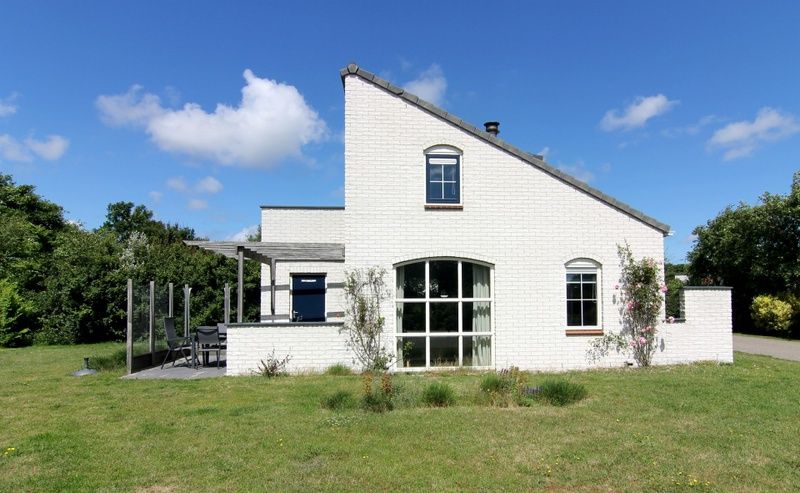 Vakantiehuis F 808 in De Cocksdorp, Texel, Waddeneilanden. Geniet van de serene omgeving en de ruime tuin van deze charmante vakantiewoning.