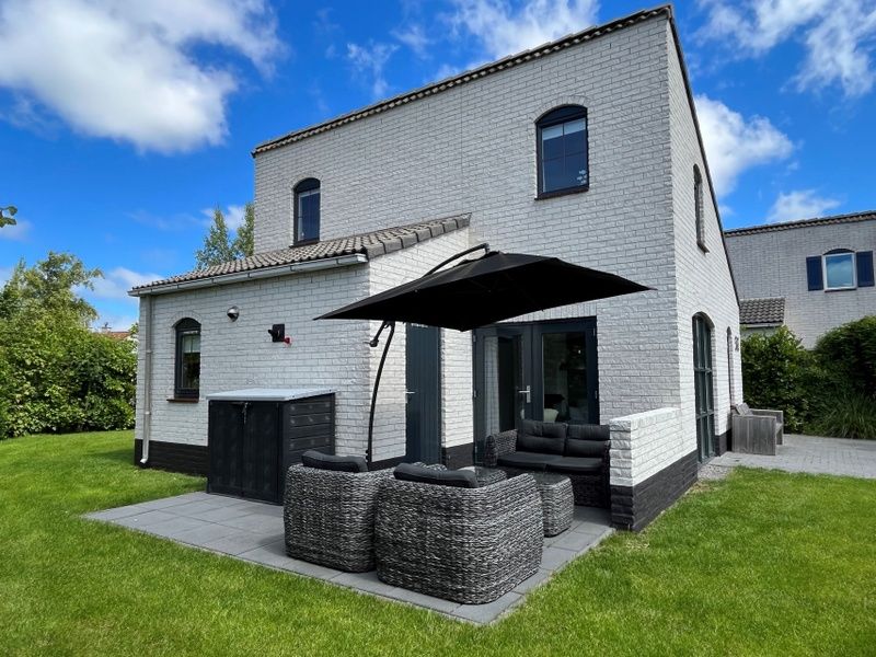 Vakantiehuis E 545 in De Cocksdorp, Texel, met zonnig terras en moderne buitenruimte op de Waddeneilanden.