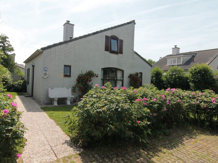 Vakantiehuis E 638 in De Cocksdorp, Texel biedt een charmante tuin en uitnodigende buitenruimte op de Waddeneilanden.