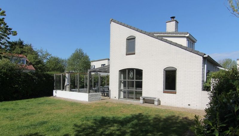 Vakantiehuis E 636 in De Cocksdorp, Texel, met zonnig terras en groene tuin, ideaal voor ontspannen verblijf op de Waddeneilanden.