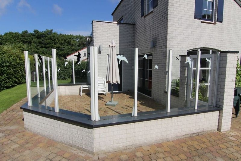 Geniet van het zonnige terras bij Vakantiehuis F 782 in De Cocksdorp, Texel. Perfecte plek om te ontspannen op de Waddeneilanden.