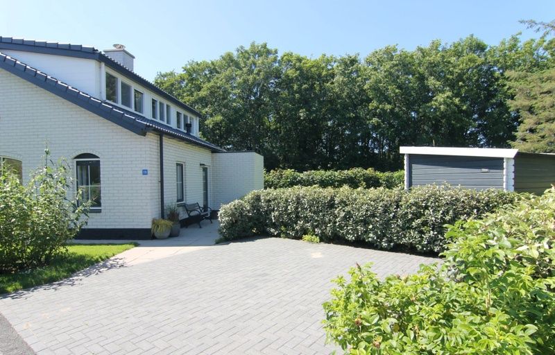 Vacation home F 776 in De Cocksdorp, Texel with sunny garden and green surroundings, ideal for a relaxing vacation on the Wadden Islands.