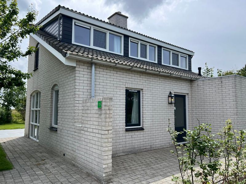 Vakantiehuis F 765 in De Cocksdorp, Texel, biedt een charmant verblijf met moderne architectuur en een rustige omgeving op de Waddeneilanden.