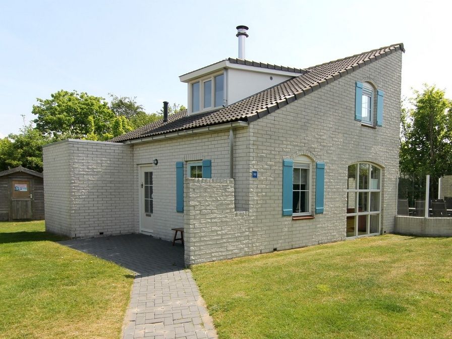Vakantiehuis F 788 in De Cocksdorp, Texel, Waddeneilanden met ruime tuin en klassieke architectuur, ideaal voor een ontspannen verblijf.