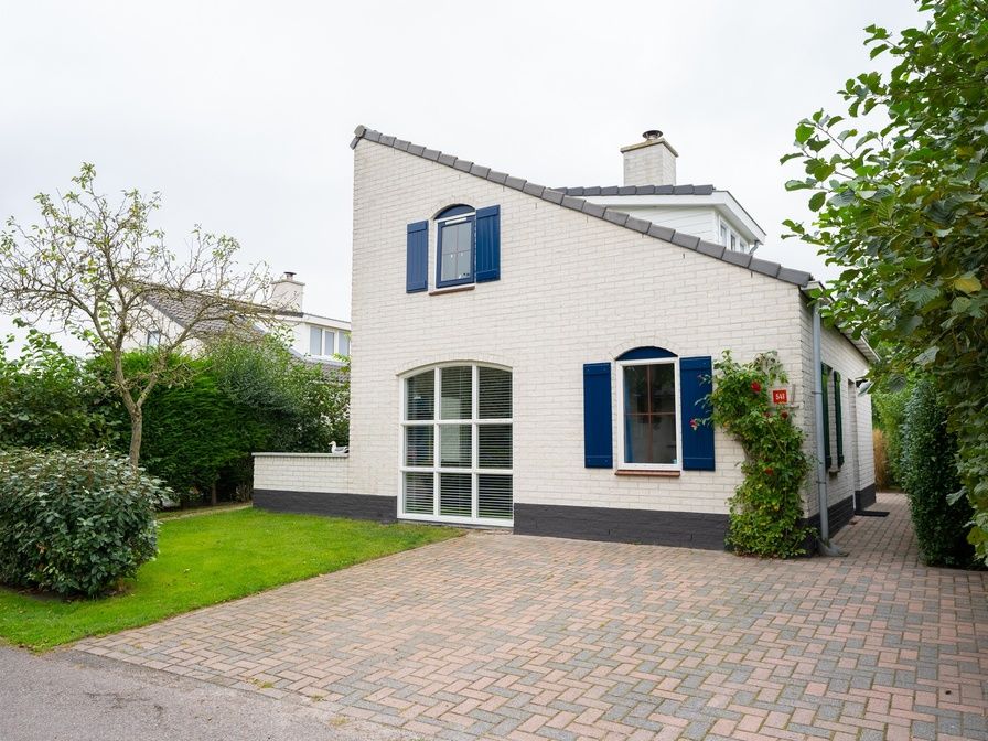 Vacation home E 541 in De Cocksdorp, Texel offers charming accommodation with an inviting frontage and green garden on the Wadden Islands.