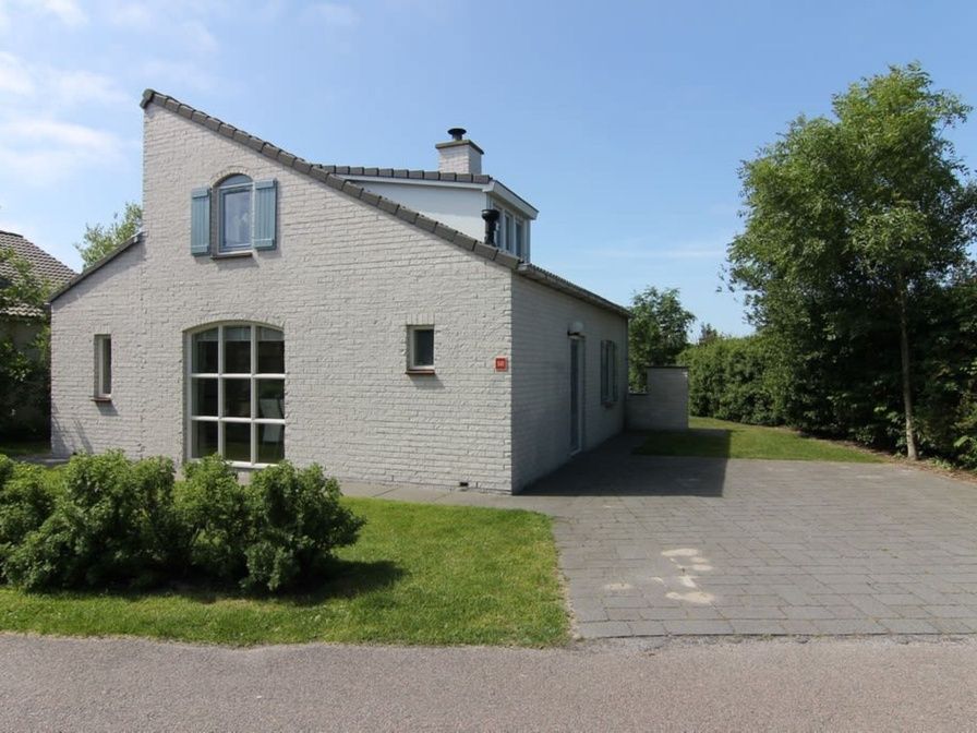 Vakantiehuis E 501 in De Cocksdorp, Texel, Waddeneilanden biedt een charmante buitenkant met ruime tuin en rustige omgeving.