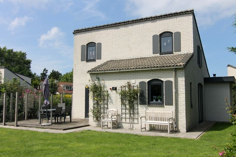 Vakantiehuis E 626 in De Cocksdorp, Texel met zonnig terras en groene tuin, ideaal voor een ontspannen verblijf op de Waddeneilanden.