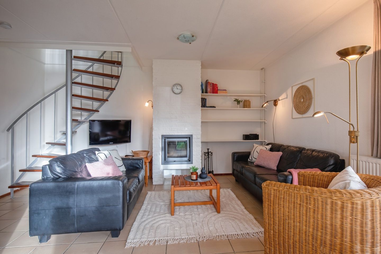 Gezellige woonkamer in Annemein vakantiehuis, De Cocksdorp, Texel met comfortabele zithoek en moderne inrichting.