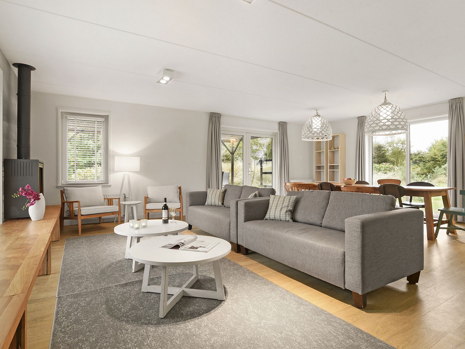 Kitchen with modern appliances in Sluftervallei bungalow, De Cocksdorp, Texel. Enjoy cooking on vacation.