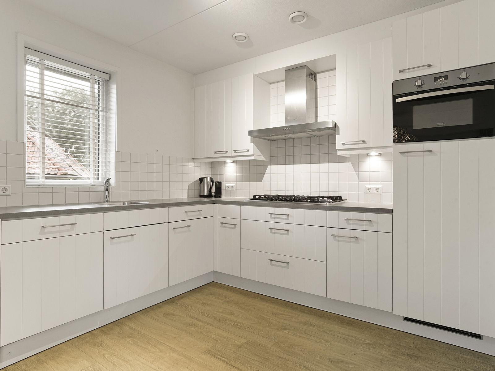 Comfortable bedroom in Sluftervallei bungalow, De Cocksdorp, Texel. Restful place for a good night's sleep.