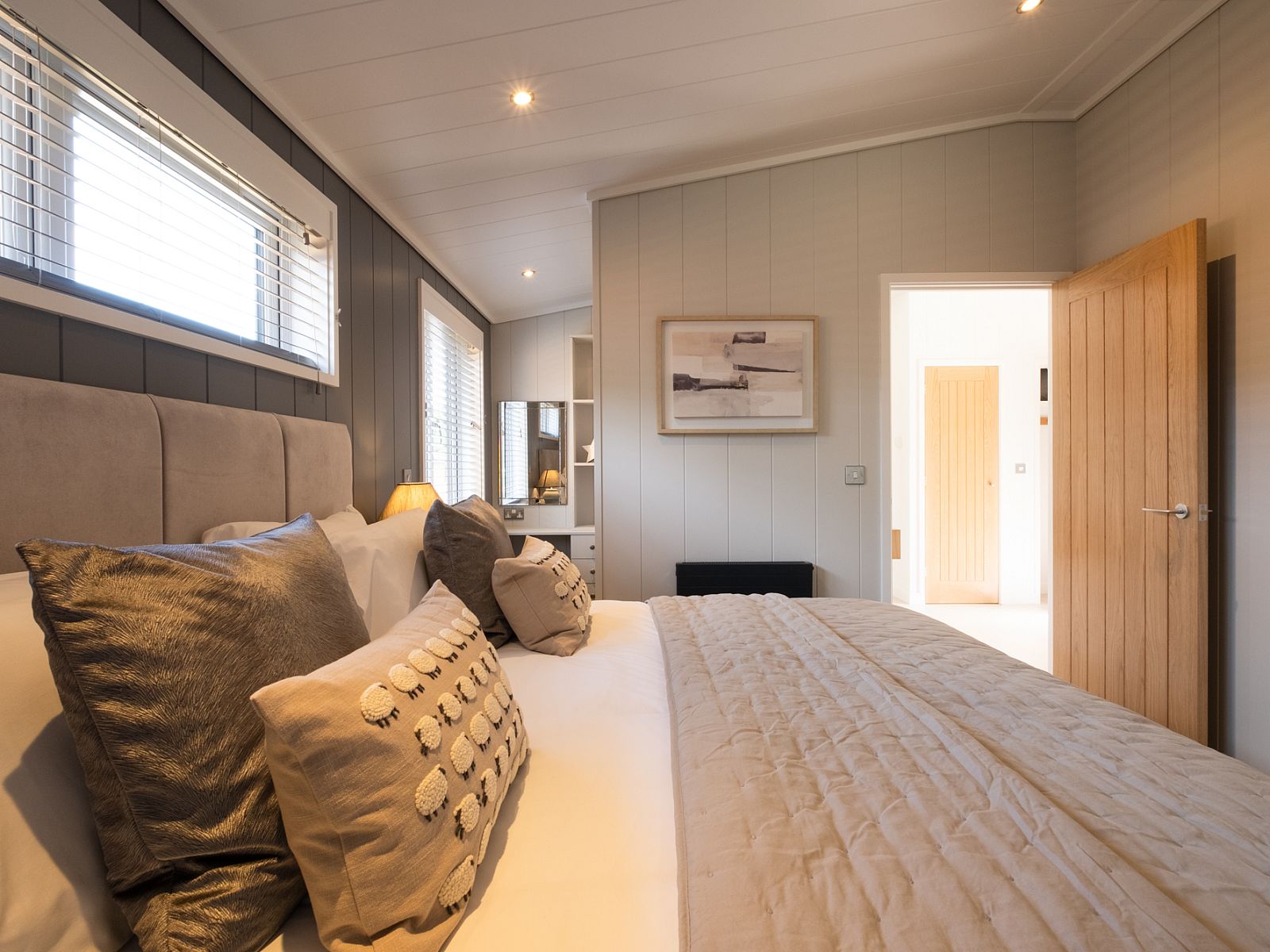 Aussenwaschplatz auf dem Campingplatz Sluftervallei Comfort Stellplatz C2, De Cocksdorp Texel mit Holzkonstruktion.