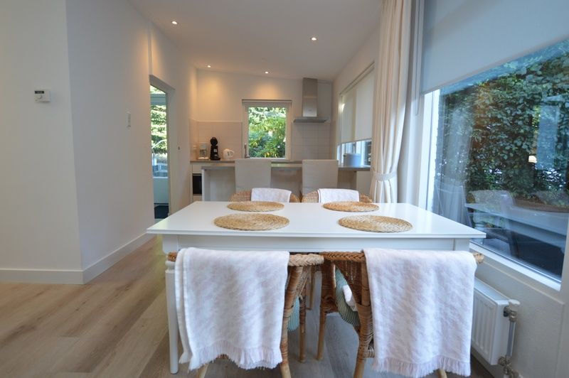 Esstisch mit Aussicht in Boodtlaan 7 / Dennenheuvel Ferienhaus, De Koog, Texel.