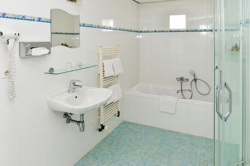 Verblijf 01021045 - Vakantiewoning Texel - Tweepersoons kamer - Bad en/of douche & toilet