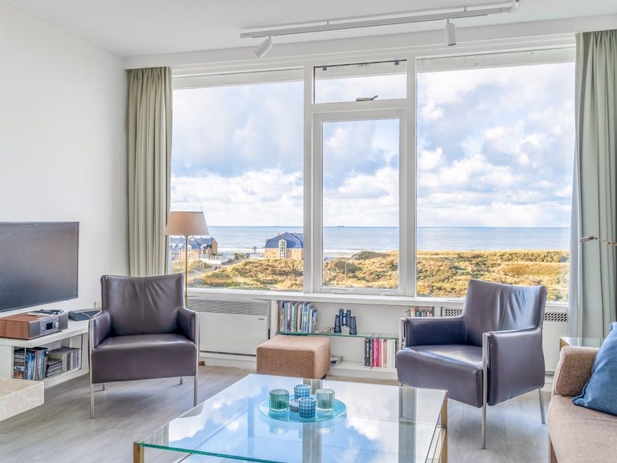 Geniessen Sie den Panoramablick auf das Meer vom Apartment Juliana 160 Zeezicht in De Koog, Texel. Luxurioese Ferienunterkunft mit Aussicht.