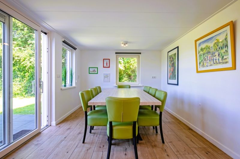 Stylish dining room in Orchismient 14 vacation home, De Koog Texel with lots of natural light.