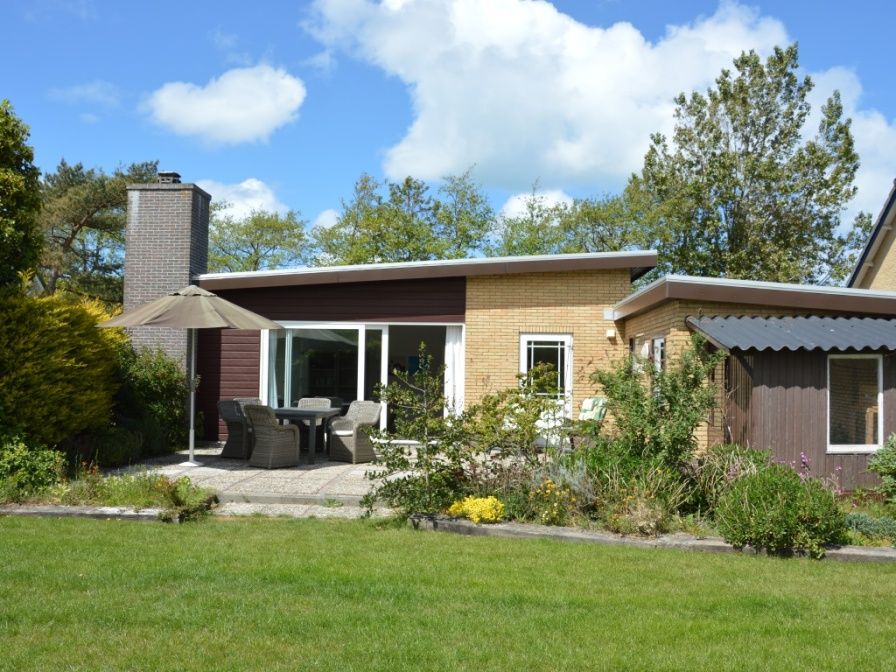 Ferienhaus Epelaan 31 mit Sonnenterrasse in De Koog, Texel, ideal fuer Entspannung auf den Watteninseln.