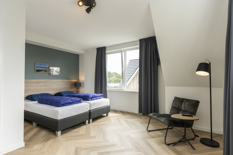 Spacious bedroom in Villa 39 De Koog Texel with lots of natural light.