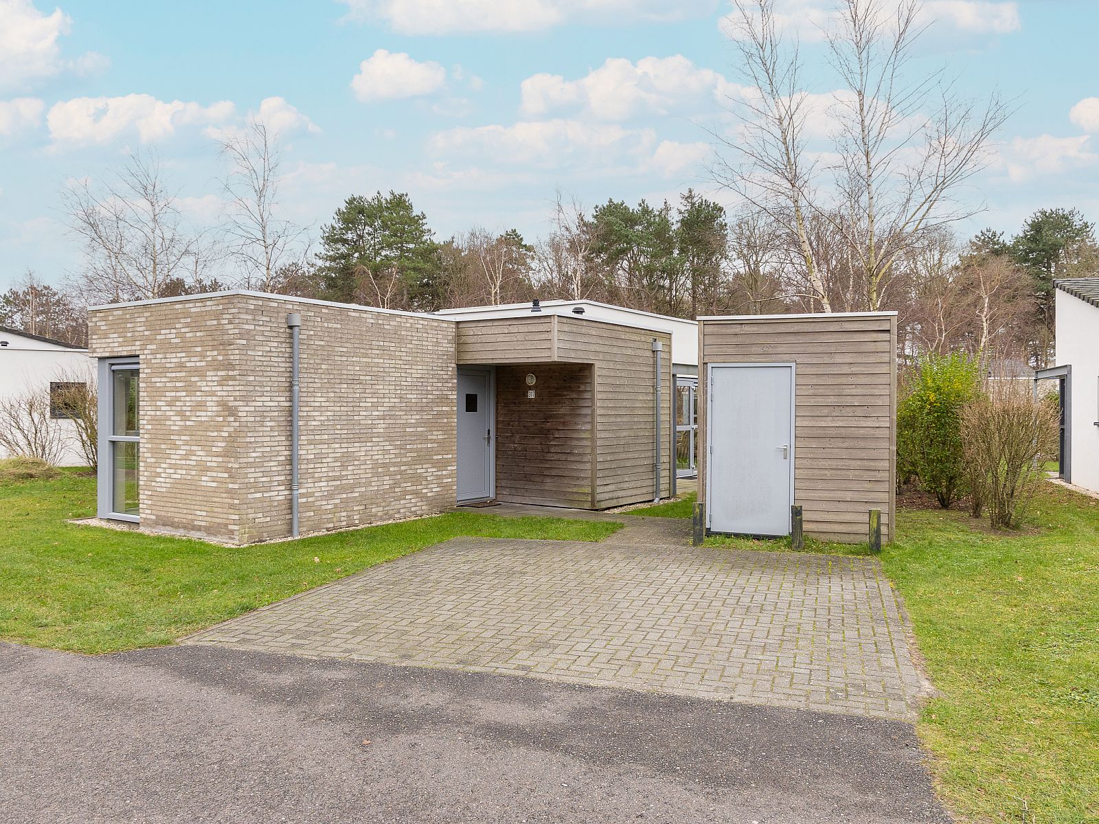Das freistehende Haus in De Koog, Texel, bietet ein modernes Ferienhauserlebnis inmitten der ruhigen Natur der Watteninseln.