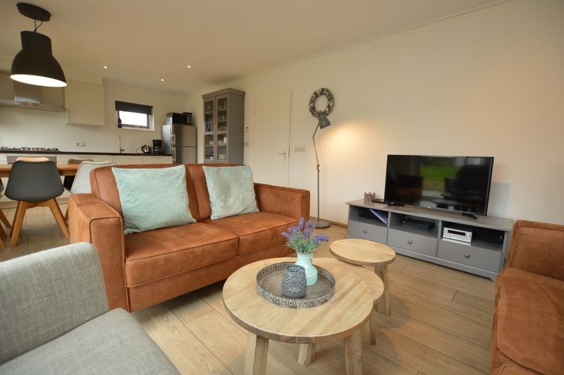 Ferienhaus Stappeland 215 in De Koog, Texel, mit offenem Wohnzimmer und Kueche, ideal fuer Familienurlaub.