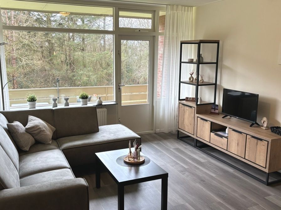 Gemuetliches Wohnzimmer im Apartment Kerckeland 40, De Koog, Texel mit Blick auf die Natur.