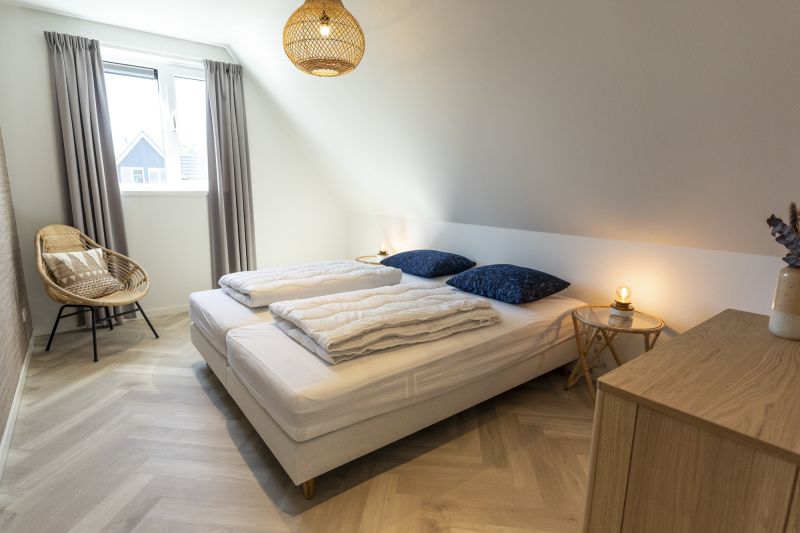 Cozy bedroom in Villa 19, De Koog, Texel, with double bed and natural light.
