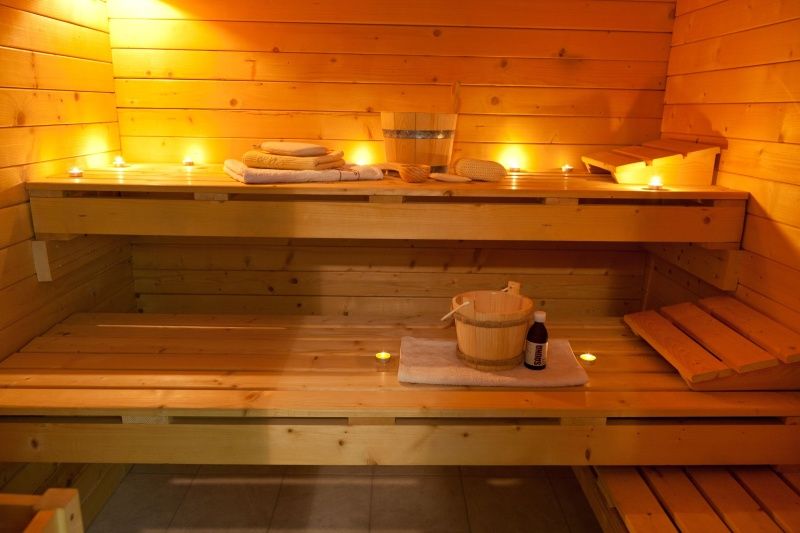 Ontspan in de luxe sauna van Villa 5 in De Koog Texel, een ideale plek voor wellness op de Waddeneilanden.