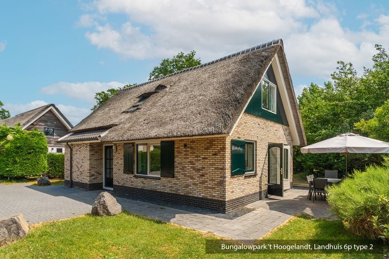 Gezellige woonkamer in Bungalowpark 't Hoogelandt vakantiehuis, De Koog, Texel met moderne inrichting.