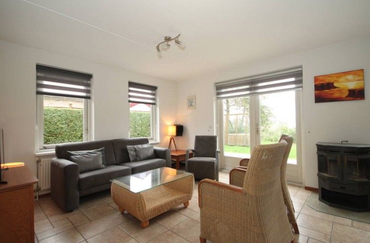 Comfortabele woonkamer van 6 Persoons luxe villa met sauna in De Koog, Texel, met moderne inrichting.