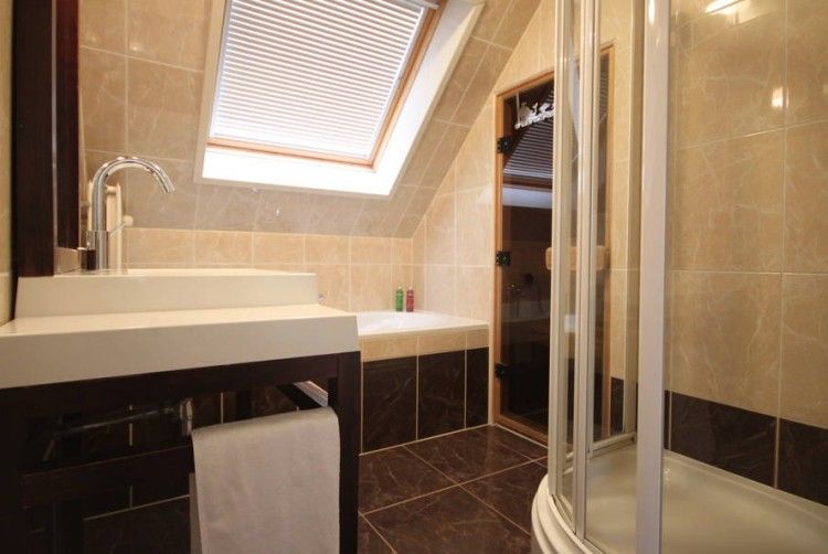 Luxe badkamer met douche en sauna in 6 Persoons luxe villa in De Koog, Texel, met moderne afwerking.