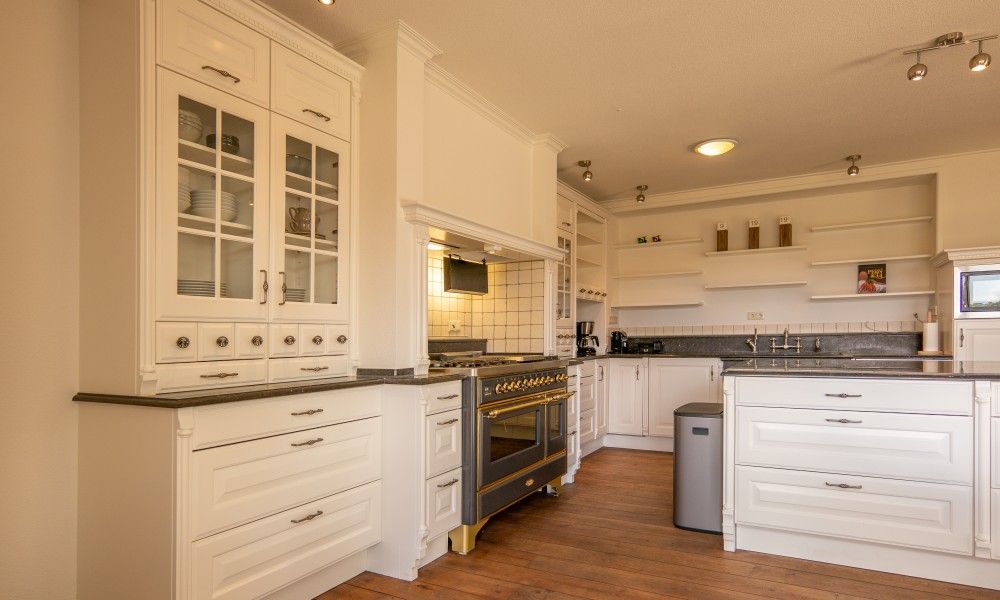 Modern kitchen with all amenities in Kamerstraat 66 vacation home in De Koog Texel.