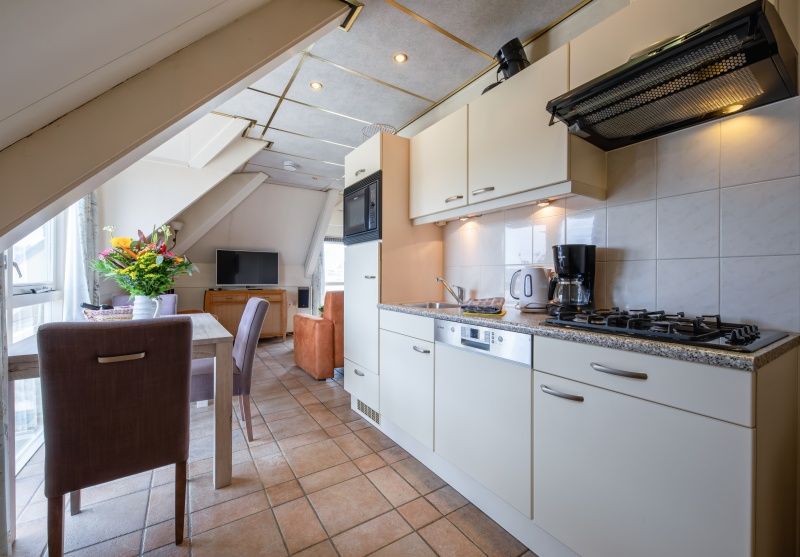 Moderne Kueche von Resort De Buteriggel - Apartment 0 in De Koog, Texel, ausgestattet mit allen Annehmlichkeiten.