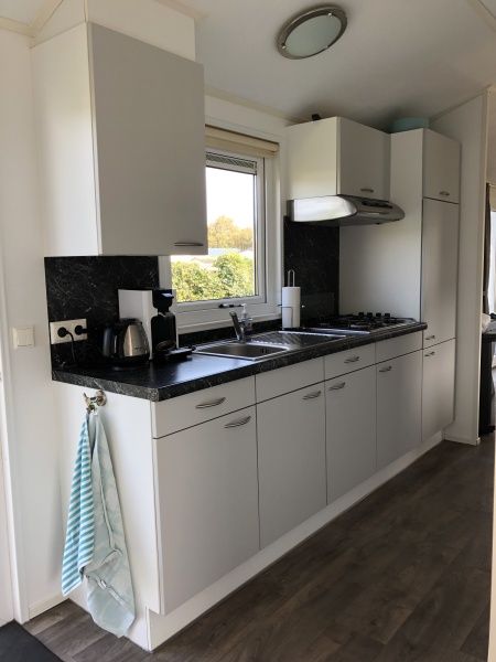 Moderne Kueche im Chalet Bregkoog 226, komplett ausgestattet in De Koog, Texel.