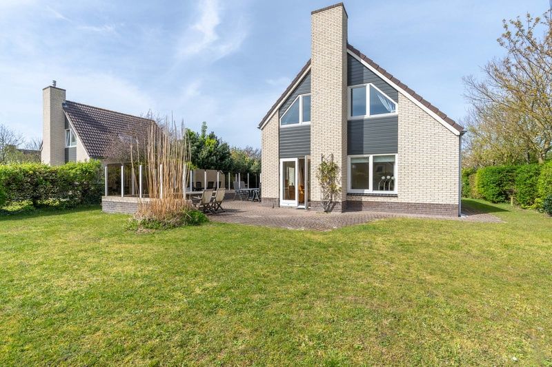 Vacation home Honeysuckle 61 with sunny terrace in De Koog, Texel, Wadden Islands.