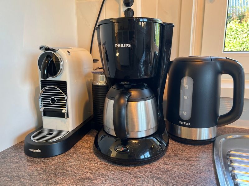 Koffie- en theefaciliteiten in De Veldleeuwerik vakantiehuis, De Koog, Texel, Waddeneilanden.