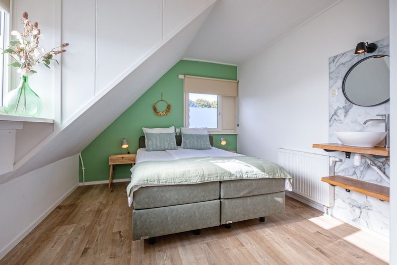 Comfortabele slaapkamer in De Veldleeuwerik vakantiehuis, De Koog, Texel, Waddeneilanden.