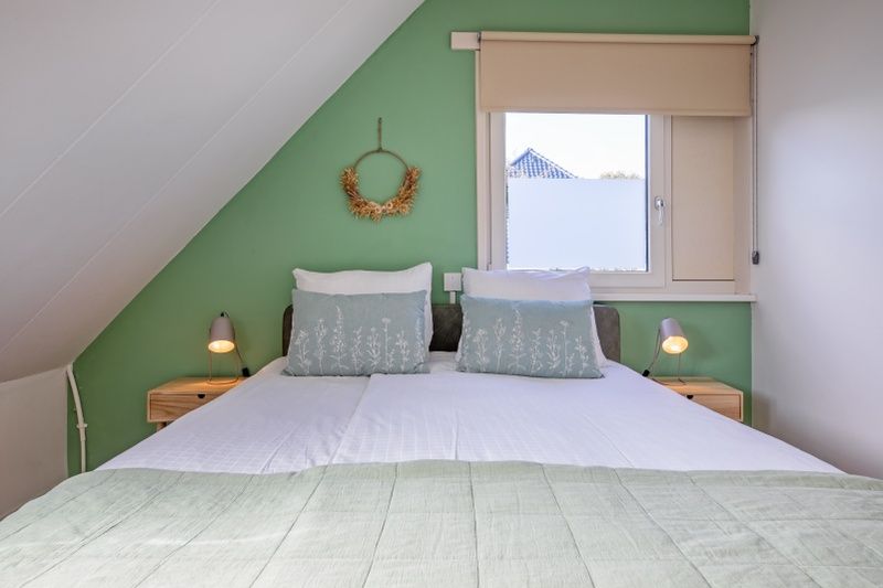 Knusse bedhoek in De Veldleeuwerik vakantiehuis, De Koog, Texel, Waddeneilanden.