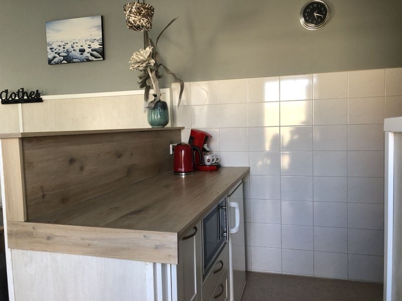Moderne keukenhoek in Appartement Duinzee Texel, De Koog, perfect voor zelf koken tijdens je vakantie.