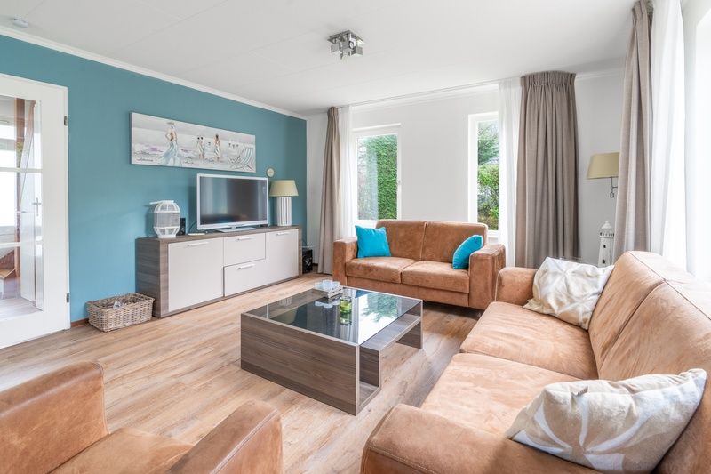 Modern living room of Holiday home Honeysuckle 49 in De Koog Texel, with comfortable seating on the Wadden Islands.