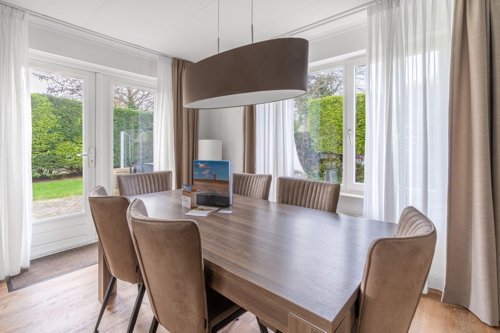 Spacious kitchen of Holiday home Kamperfoelie 49 in De Koog Texel, fully equipped for a comfortable stay on the Wadden Islands.