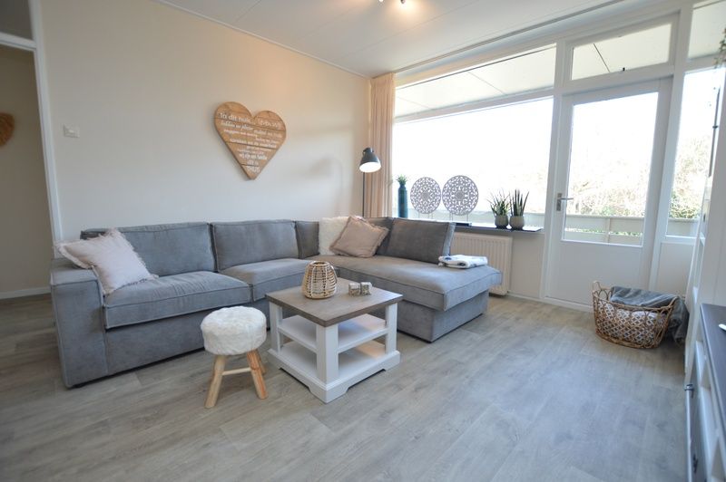 Geraeumige Sitzecke im Apartment Kerckeland 78, einer modern eingerichteten Ferienunterkunft in De Koog, Texel.