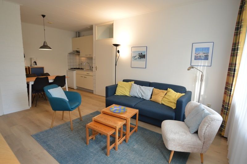 Offene Kueche und Sitzecke im Apartment Kerckeland 126, De Koog, Texel fuer einen entspannten Aufenthalt.