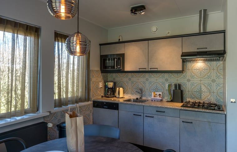 Volledig uitgeruste keuken in vakantiehuisje in De Koog, Texel.