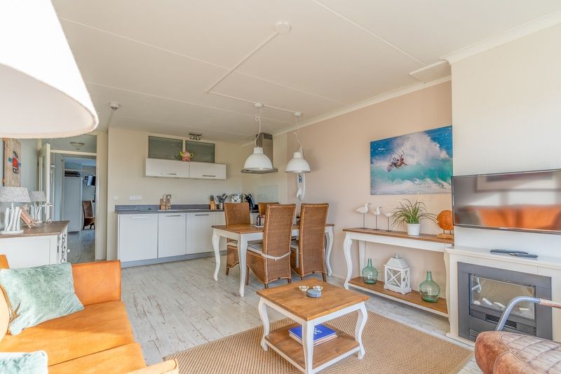 Ess- und Wohnzimmer von Appartement Juliana 148 Insel- und Meerblick in De Koog, Texel mit moderner Einrichtung.