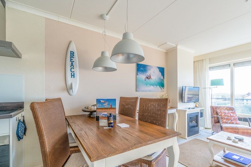 Esszimmer im Appartement Juliana 148 Insel- und Meerblick, De Koog, Texel mit gemuetlicher Atmosphaere.