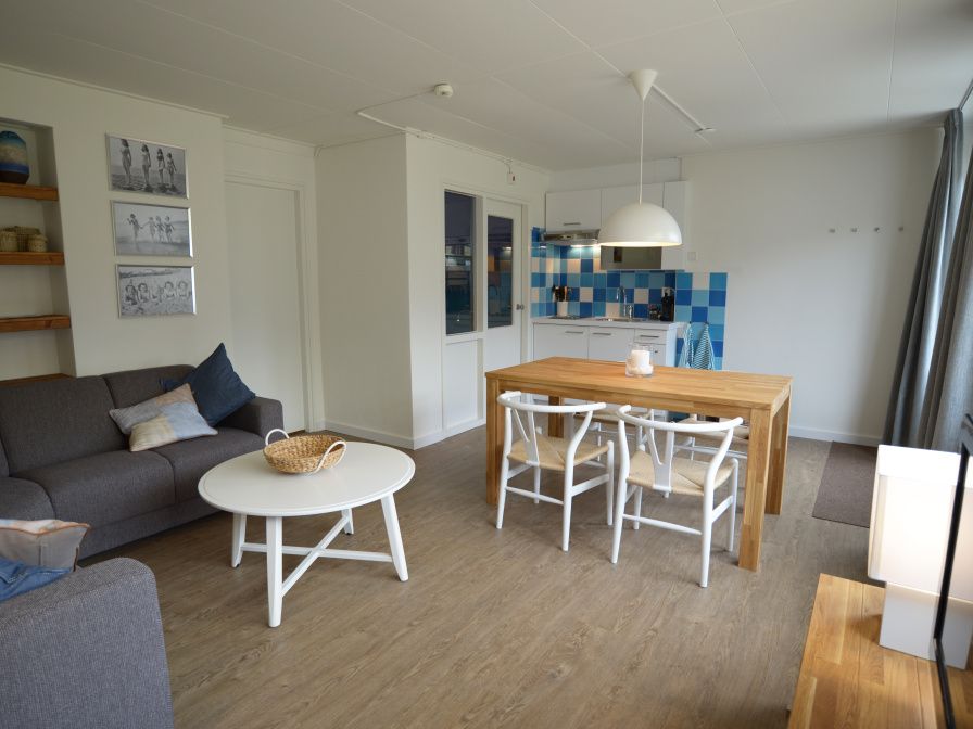 Moderne keuken en eetruimte in Grand Hotel Opduin - Vakantiewoning C, De Koog, Texel. Gezellig vakantiehuis op de Waddeneilanden.