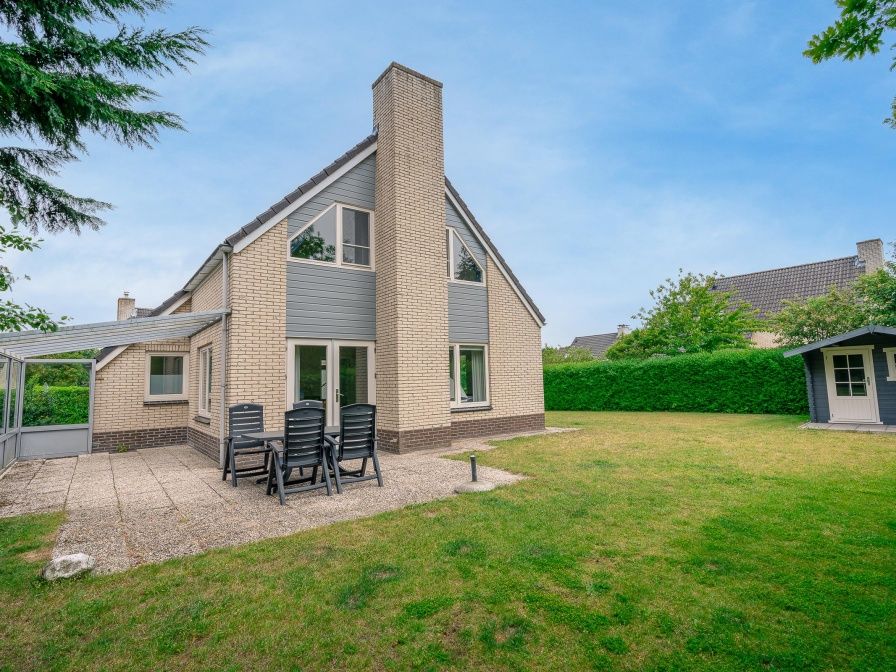 Vakantiehuis Kamperfoelie 89 in De Koog Texel met ruime tuin en terras voor ontspanning op de Waddeneilanden.