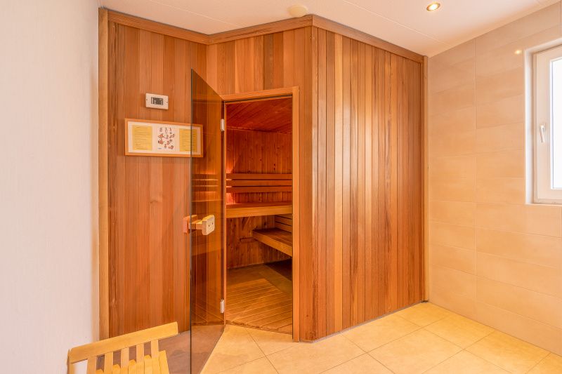 Prive sauna in Vakantiehuis Kamperfoelie 89 De Koog Texel voor een ontspannende ervaring op de Waddeneilanden.