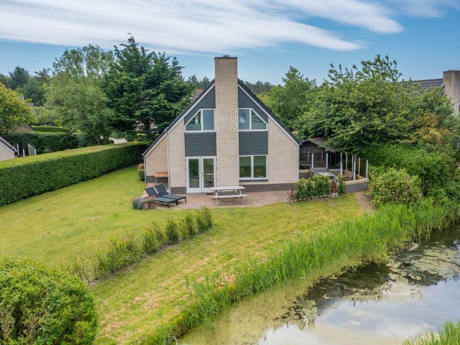 Vakantiehuis Kamperfoelie 71 in De Koog op Texel met ruime tuin en vijverzicht.