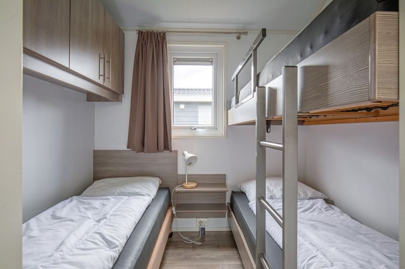 Knusse slaapkamer met stapelbed in Chalet Bregkoog 7, De Koog, Texel.